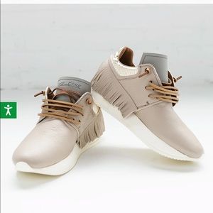 Esseutesse Sand Leather Fringe Sneaker, size 39